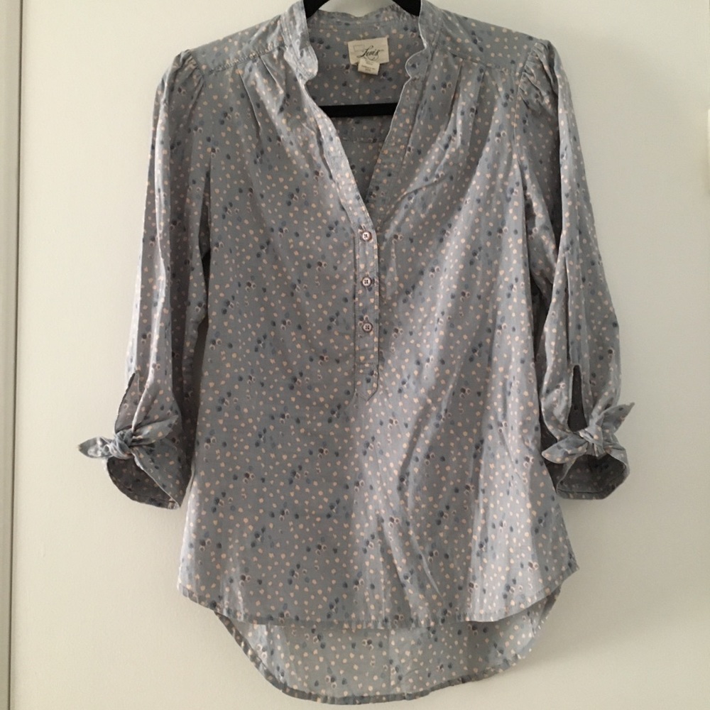 Levi’s pale blue tie sleeve shirt